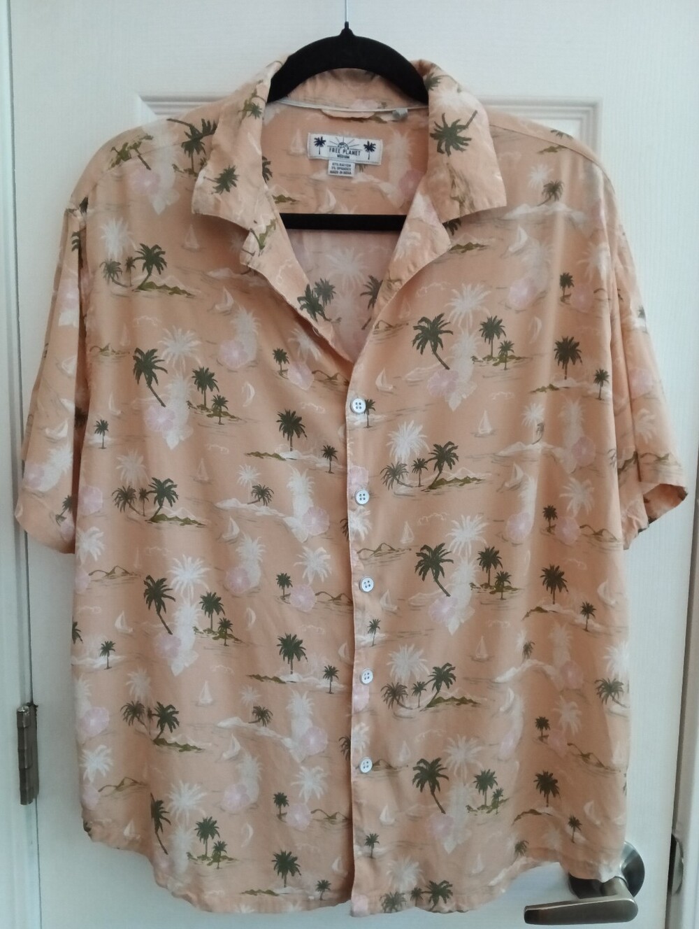 Free Planet Men's  Peach-and-Green Palm Tree Short-Sleeve Camp Shirt Med